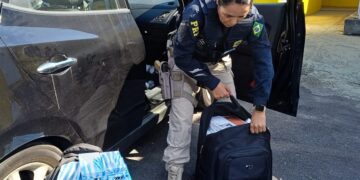 PRF apreende mais de R$ 2 milhões em celulares de luxo na BR-101 norte do estado