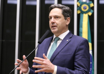 Comissão aprova projeto que classifica PCC e CV como grupos terroristas junto a 11 cartéis latinos