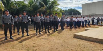 Thiago Flores comemora a reinauguração da sede da Polícia Militar Mirim em Ariquemes