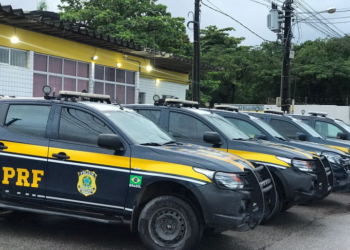 PRF detém três homens com carro roubado em Jaboatão dos Guararapes
