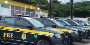 PRF detém três homens com carro roubado em Jaboatão dos Guararapes