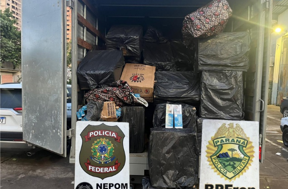 PF e PM/PR apreendem cerca de 75 mil maços de cigarros