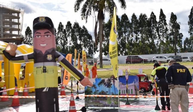 PRF Participa do “Maio Glauberiano” em Vitória da Conquista com Cinema Itinerante e ações do Maio Amarelo