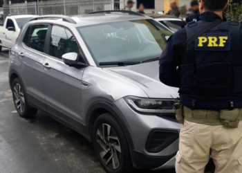 Carro furtado em Minas Gerais é recuperado na Rodovia Rio-Santos