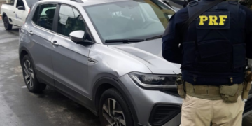 Carro furtado em Minas Gerais é recuperado na Rodovia Rio-Santos
