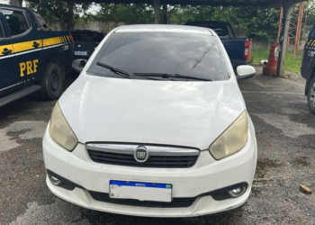 PRF recupera carro roubado e apreende arma de fogo em Jaboatão dos Guararapes