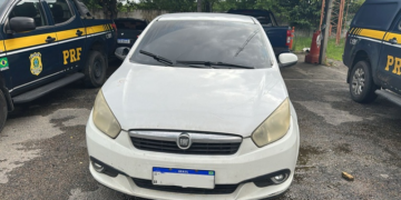 PRF recupera carro roubado e apreende arma de fogo em Jaboatão dos Guararapes