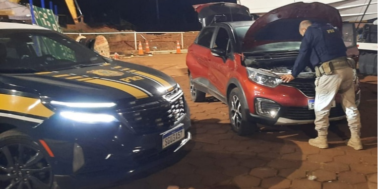 PRF recupera na BR-040, em Nova Lima (MG), Renault Captur roubada no RJ