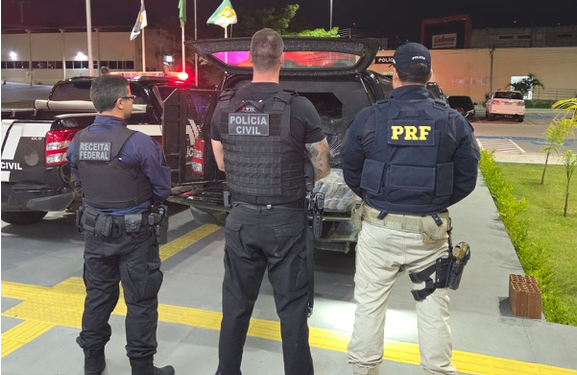 Ação integrada entre PRF, Receita Federal e Polícia Civil do RN resulta na apreensão de quase uma tonelada de droga em Campo Redondo/RN