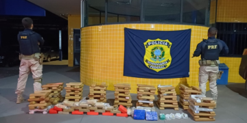 PRF apreende drogas e recupera veículo roubado durante a Operação Fronteira em Barra do Garças (MT)