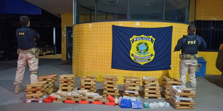 PRF apreende drogas e recupera veículo roubado durante a Operação Fronteira em Barra do Garças (MT)