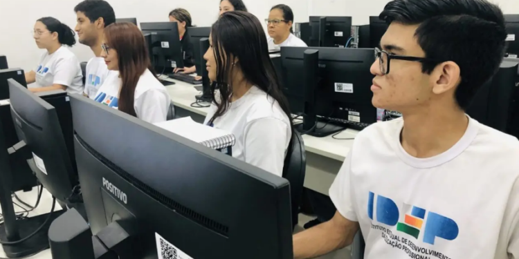 Inscrições para 28 cursos profissionalizantes remotos seguem até dia 25, em todo estado