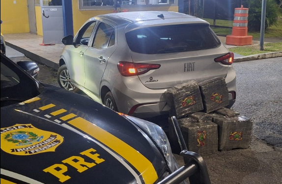 PRF prende foragido da Justiça com quase 120 quilos de maconha após perseguição na BR-101 em Joinville