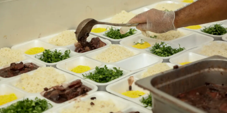 Prato Fácil completa 5 anos servindo alimentação à população em Rondônia