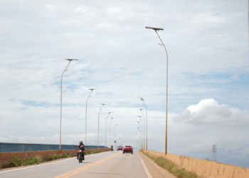 Prefeitura moderniza iluminação da ponte sobre o rio Madeira com tecnologia solar