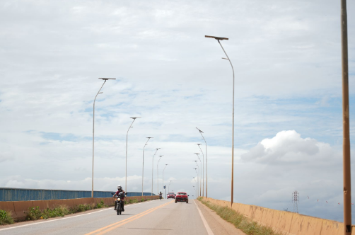 Prefeitura moderniza iluminação da ponte sobre o rio Madeira com tecnologia solar