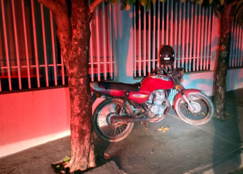 JI-PARANÁ: MOTOCICLETA FURTADA É RECUPERADA PELA POLÍCIA MILITAR HORAS APÓS O CRIME
