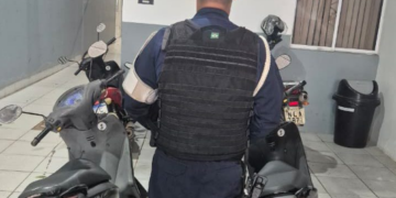 Veículo clonado é apreendido pela Polícia Militar e condutora é presa por receptação e adulteração veicular