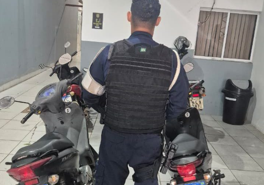 Veículo clonado é apreendido pela Polícia Militar e condutora é presa por receptação e adulteração veicular