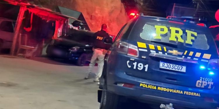 PRF prende dois suspeitos de tráfico na Região Serrana do Rio