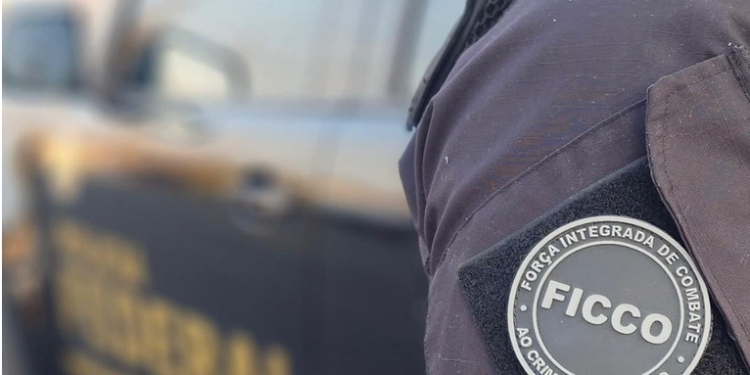 FICCO/AM apreende 2,5 toneladas de drogas e armamentos