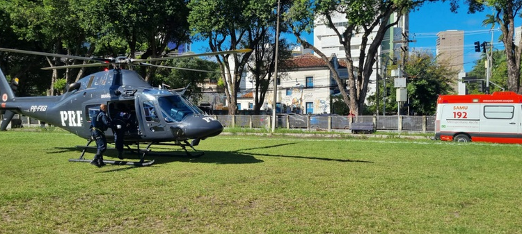 Idosa com quadro cardiológico grave é transferida de helicóptero de Palmares para Recife