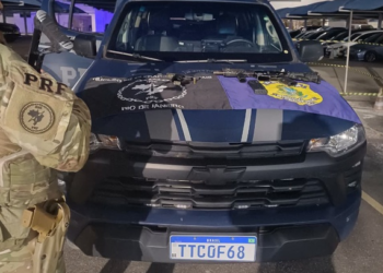 PRF prende dois homens após perseguição e confronto armado na BR-101