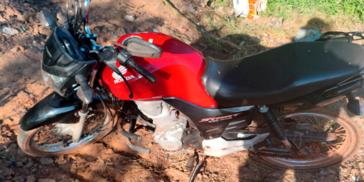 JI-PARANÁ: POLÍCIA MILITAR RECUPERA MOTOCICLETA COM RESTRIÇÃO DE ROUBO/FURTO