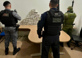 POLÍCIA MILITAR APREENDE MAIS DE 65 QUILOS DE MACONHA E PRENDE DUAS PESSOAS