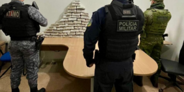 POLÍCIA MILITAR APREENDE MAIS DE 65 QUILOS DE MACONHA E PRENDE DUAS PESSOAS