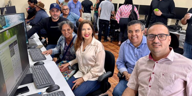 Inédito: deputada federal Cristiane Lopes entrega Centro de Capacitação Tecnológica em Candeias do Jamari (RO)