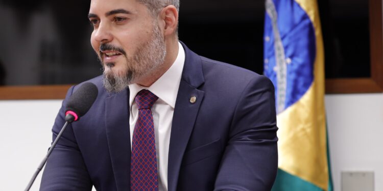 Thiago Flores: CCJC aprova exame de ordem para veterinários