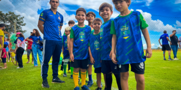 Prefeitura de Porto Velho entrega kits esportivos a mais de 500 crianças em Extrema