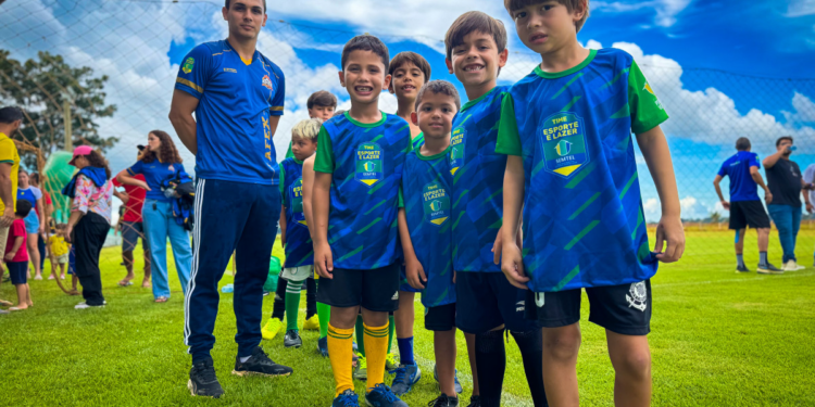 Prefeitura de Porto Velho entrega kits esportivos a mais de 500 crianças em Extrema