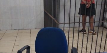CONHECIDO COMO “PORTUGA DO CV” É PRESO COM DROGAS E RESISTE A PRISÃO