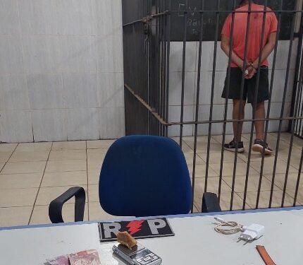 CONHECIDO COMO “PORTUGA DO CV” É PRESO COM DROGAS E RESISTE A PRISÃO