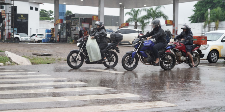 Obras de macrodrenagem buscam solução para problema histórico