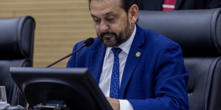 Deputado Laerte Gomes garante R$ 2,5 milhões para reforma de escola em Alvorada do Oeste