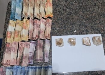MULHER É PRESA POR SUSPEITA DE TRÁFICO DE DROGAS EM BAR DE CACOAL