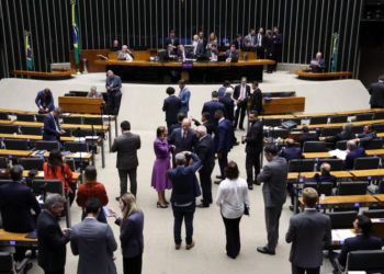 Câmara pode votar medida provisória sobre renovação automática da CNH nesta quinta-feira