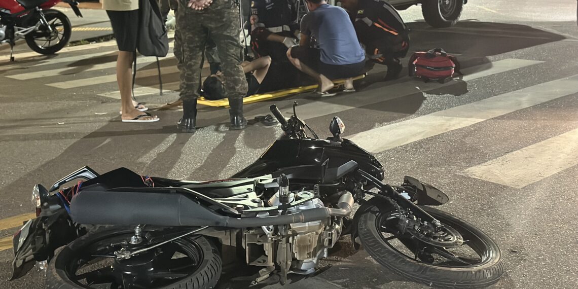 Motociclista fica ferido após colidir de frente com carro em cruzamento de Porto Velho