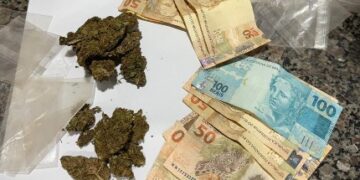 PM CONDUZ SUSPEITOS RECORRENTES NA PRÁTICA DE CRIMES POR ENVOLVIMENTO COM TRÁFICO DE DROGAS EM CACOAL