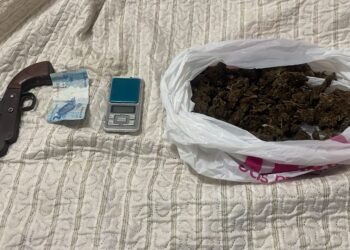 POLÍCIA MILITAR PRENDE HOMEM ARMADO E APREENDE DROGA DURANTE PATRULHAMENTO EM JI-PARANÁ