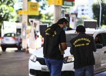 Câmara deve votar projetos para conter alta dos combustíveis