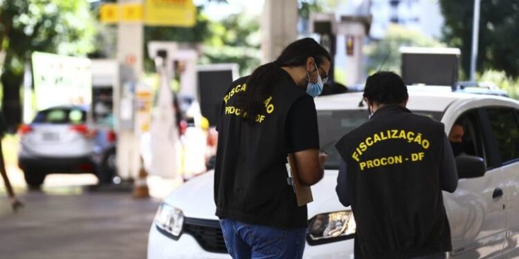 Câmara deve votar projetos para conter alta dos combustíveis