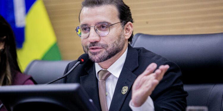 Ribeiro do Sinpol propõe criação de código estadual para proteger crianças e adolescentes