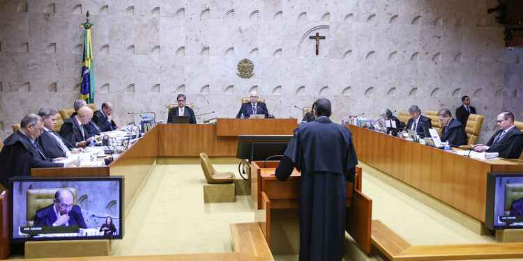 Shopping centers devem fornecer espaço de amamentação para empregadas das lojas, decide STF
