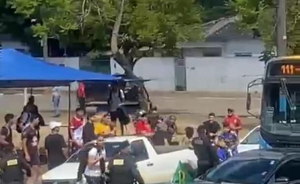 Briga generalizada após partida de futebol é controlada pela PM na Praça Aluízio Ferreira, em Porto Velho-VEJA O VÍDEO
