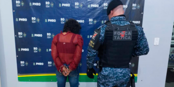 JI-PARANÁ – MULHER É CONDUZIDA PELA PM POR SUSPEITA DE TRÁFICO DE DROGAS NO BOA ESPERANÇA
