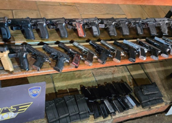 PF e PM/SP apreendem 33 pistolas e carregadores em Porto Feliz/SP